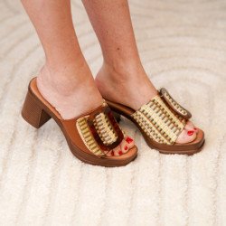 Zuecos de tacón cómodo hebilla color camel VR5-1610