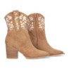Botines tacón medio cómodo bordado flores mujer camel A-3008