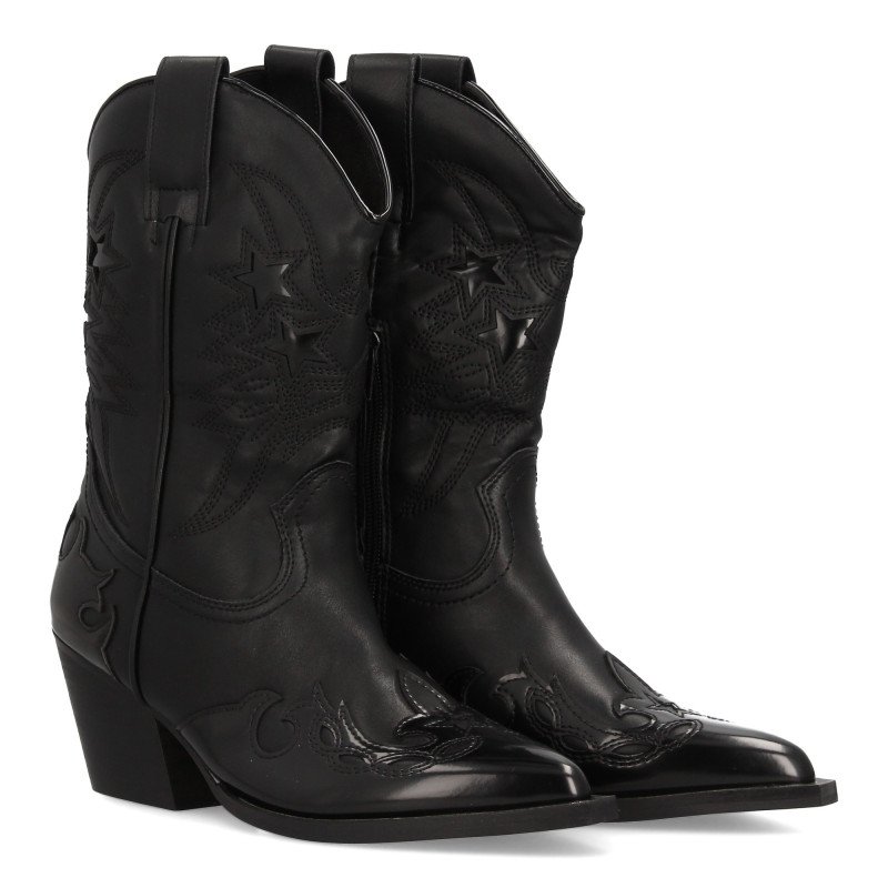 Botas camperas tacón comodo con grabado de mujer color negro M4790