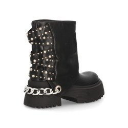 Botas estilo grunge comoda plataforma tachuelas y cadena de mujer color negro K-16