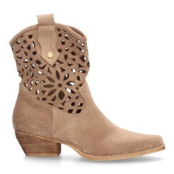 Botines camperos tacón medio calados de mujer color beige A-5747