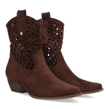 Botines camperos tacón medio calados de mujer color marron A-5747